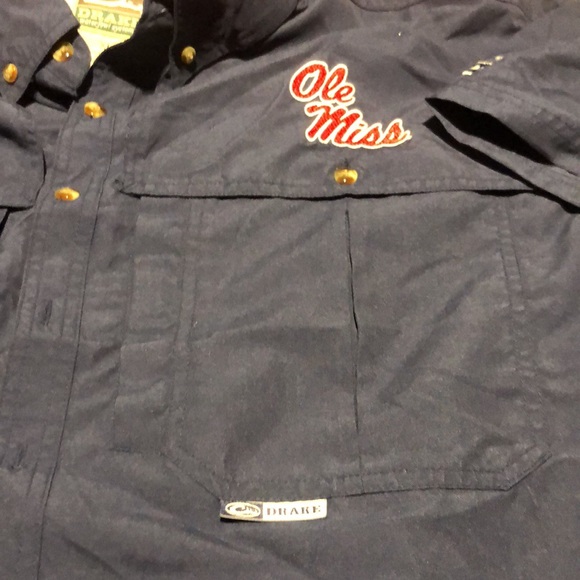 ⬇️⭐️ Drake Ole Miss Collegiate Men’s Button Down Lightweight Collar Shirt - Picture 5 of 10